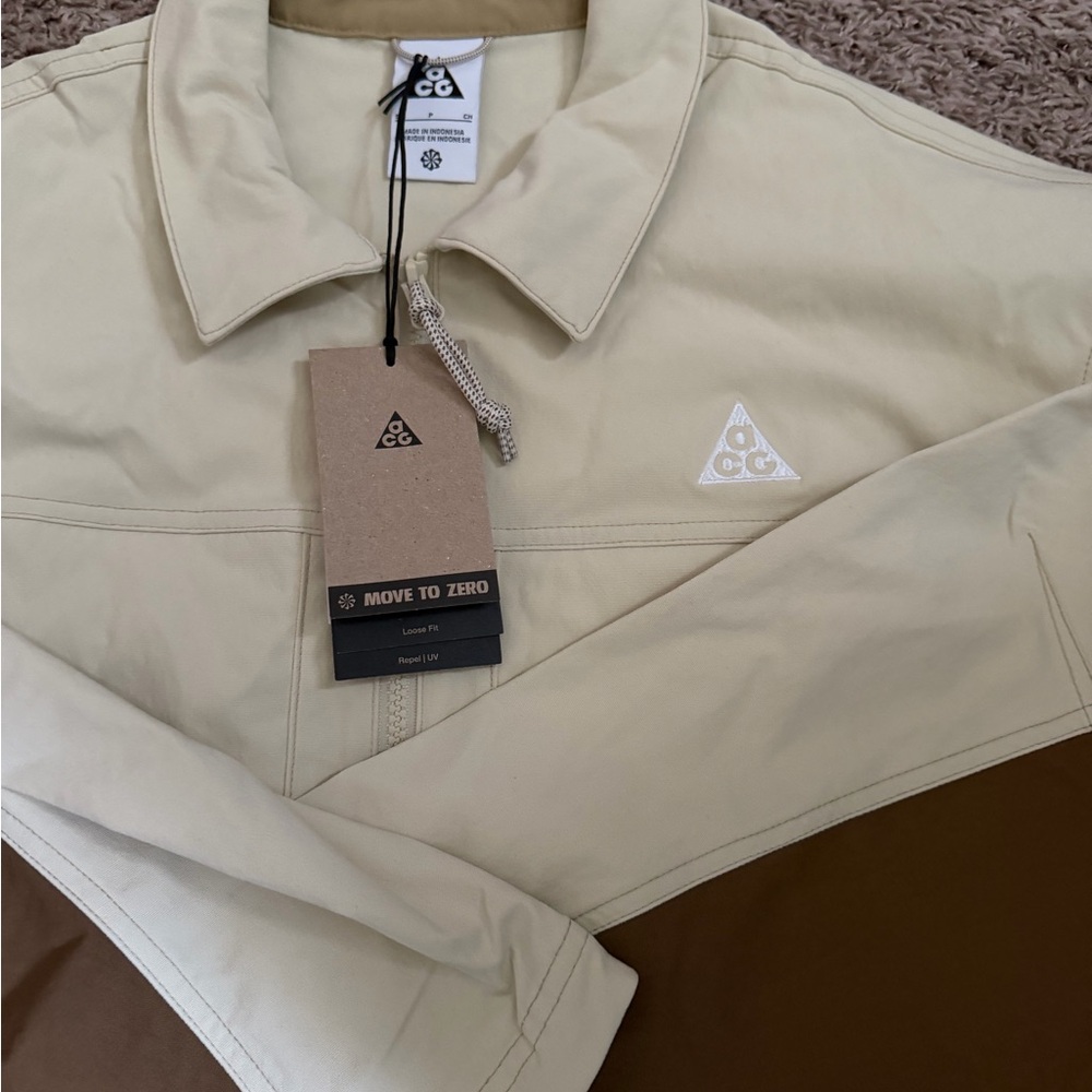 Nike ACG Smith Summit UV Repel Jacket Khaki Beige Mens Small HV0598-229 - Picture 2 of 9